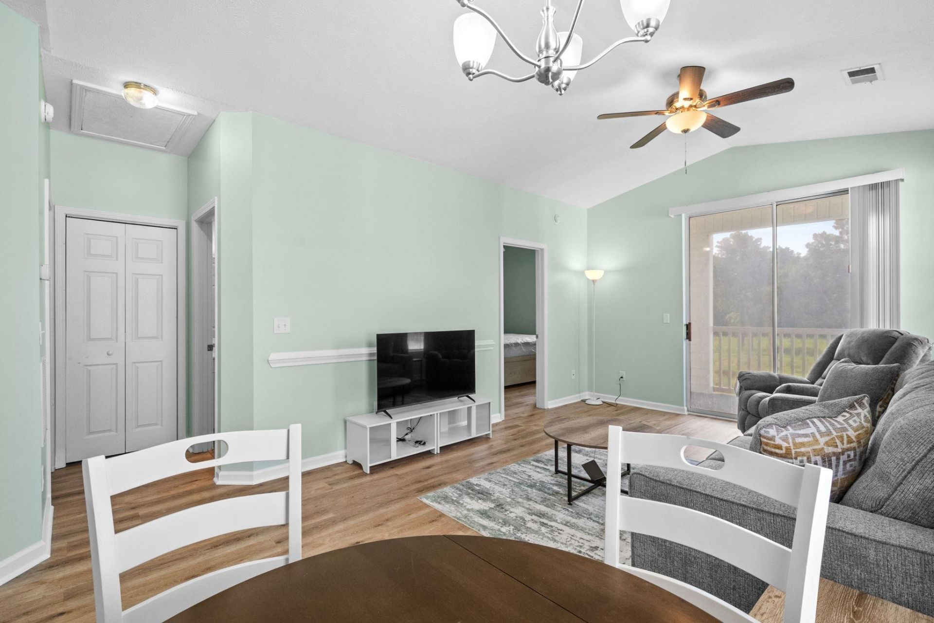 488 River Oaks Dr.  Photo 9