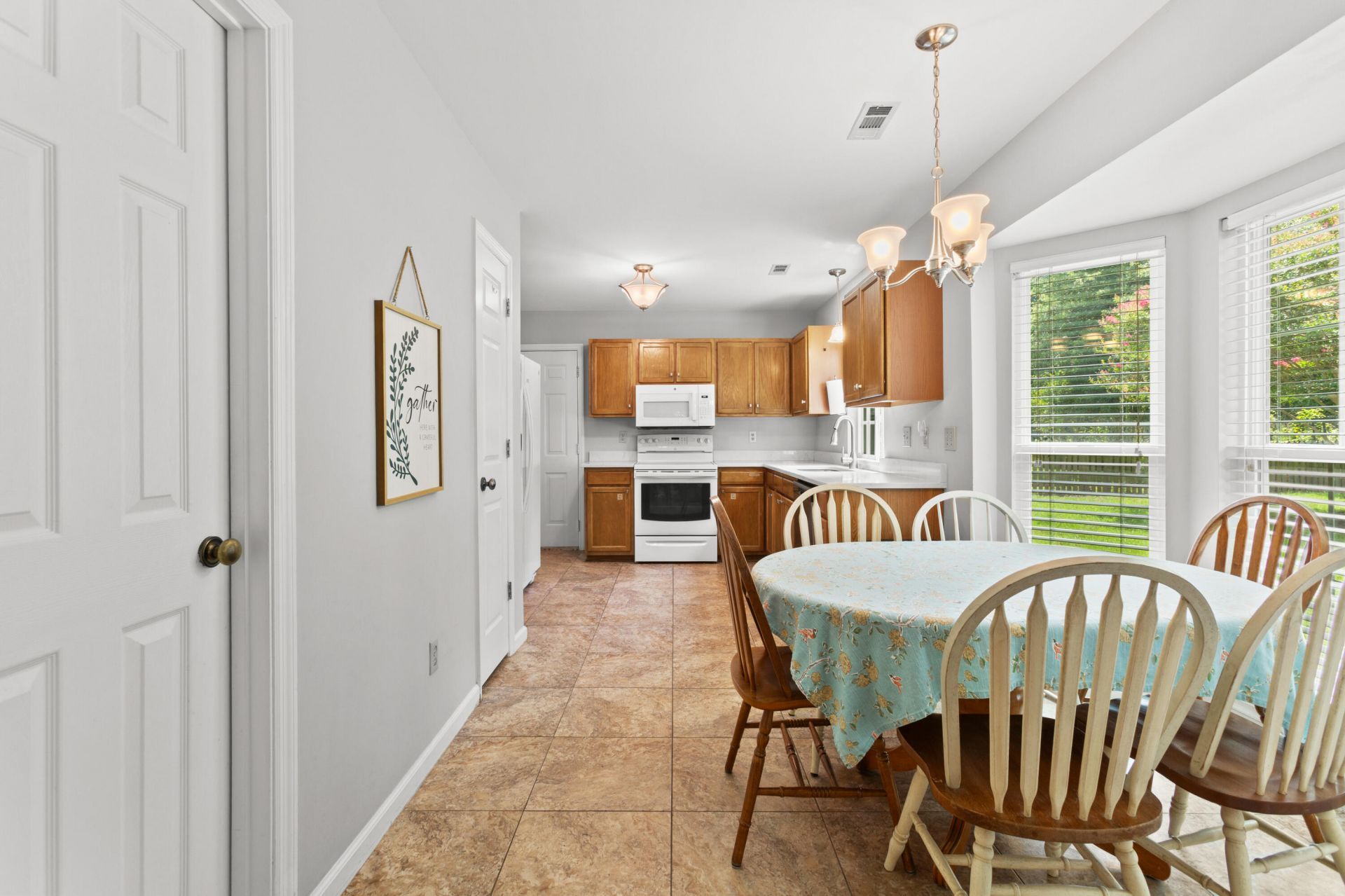 448 Indigo Road Photo 9