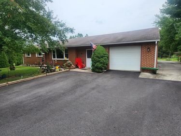 493 CRISWELL DRIVE, BOILING SPRINGS, PA 17007