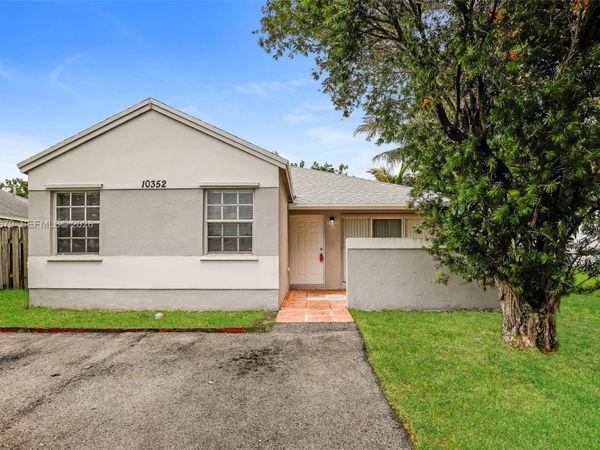 10352 SW 208th Ln, Cutler Bay, FL 33189