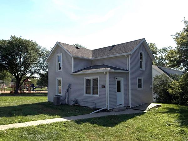 811 6TH AVE, Alton, IA 51003