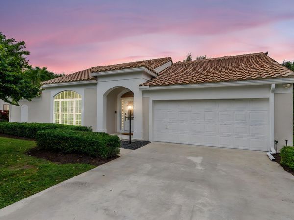 10223 Hunt Club Lane, Palm Beach Gardens, FL 33418