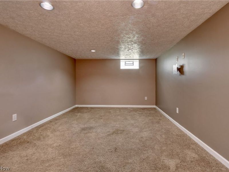 888 Frederick Boulevard, Akron, OH 44320 Photo 10