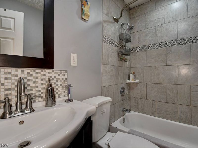 888 Frederick Boulevard, Akron, OH 44320 Photo 8