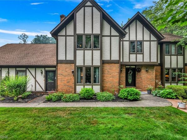 9715 Knightsbridge Lane, Concord Twp, OH 44060