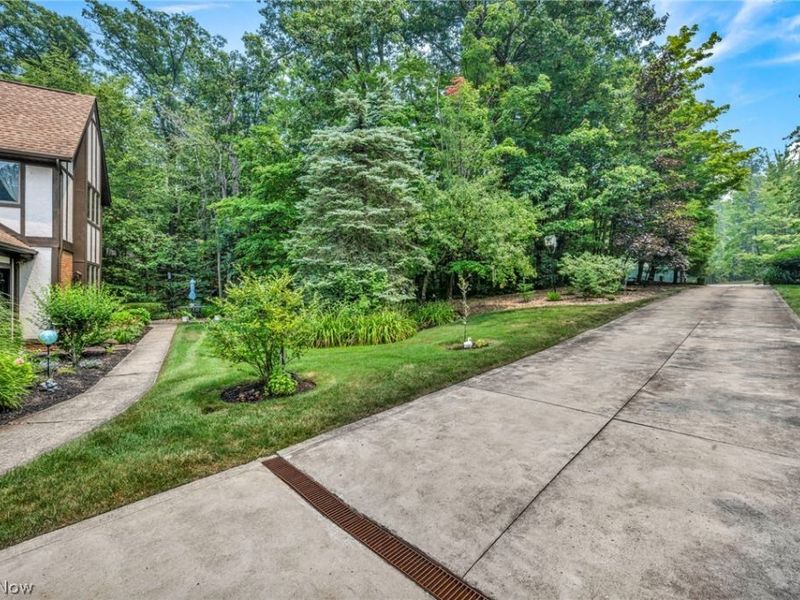 9715 Knightsbridge Lane, Concord Township, OH 44060 Photo 6