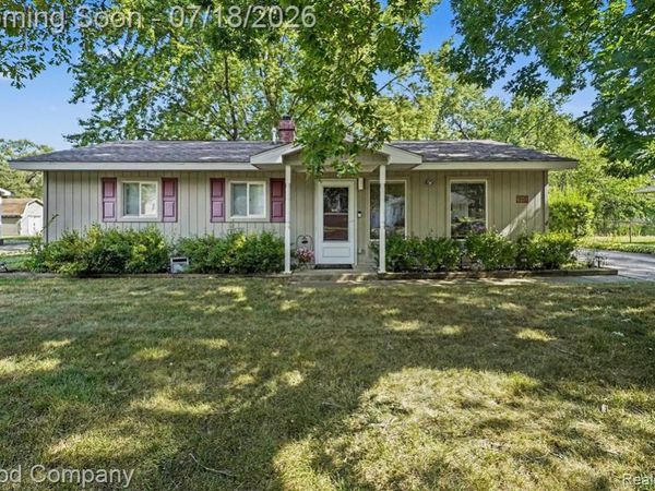 6284 Woodsdale Drive, Grand Blanc Twp, MI 48439