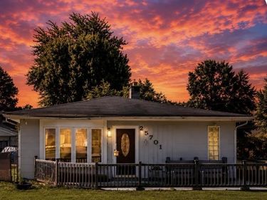 25701 Eton Avenue, Dearborn Heights, MI 48125