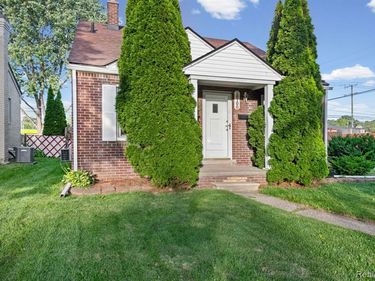 28100 Glenwood Street, St. Clair Shores, MI 48081