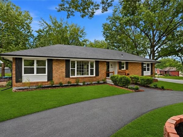 12825 Winchester Avenue, Grandview, MO 64030