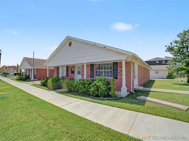 116 N Main Street , Owasso, OK 74055