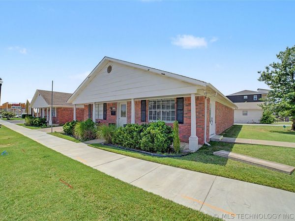 116 N Main Street , Owasso, OK 74055