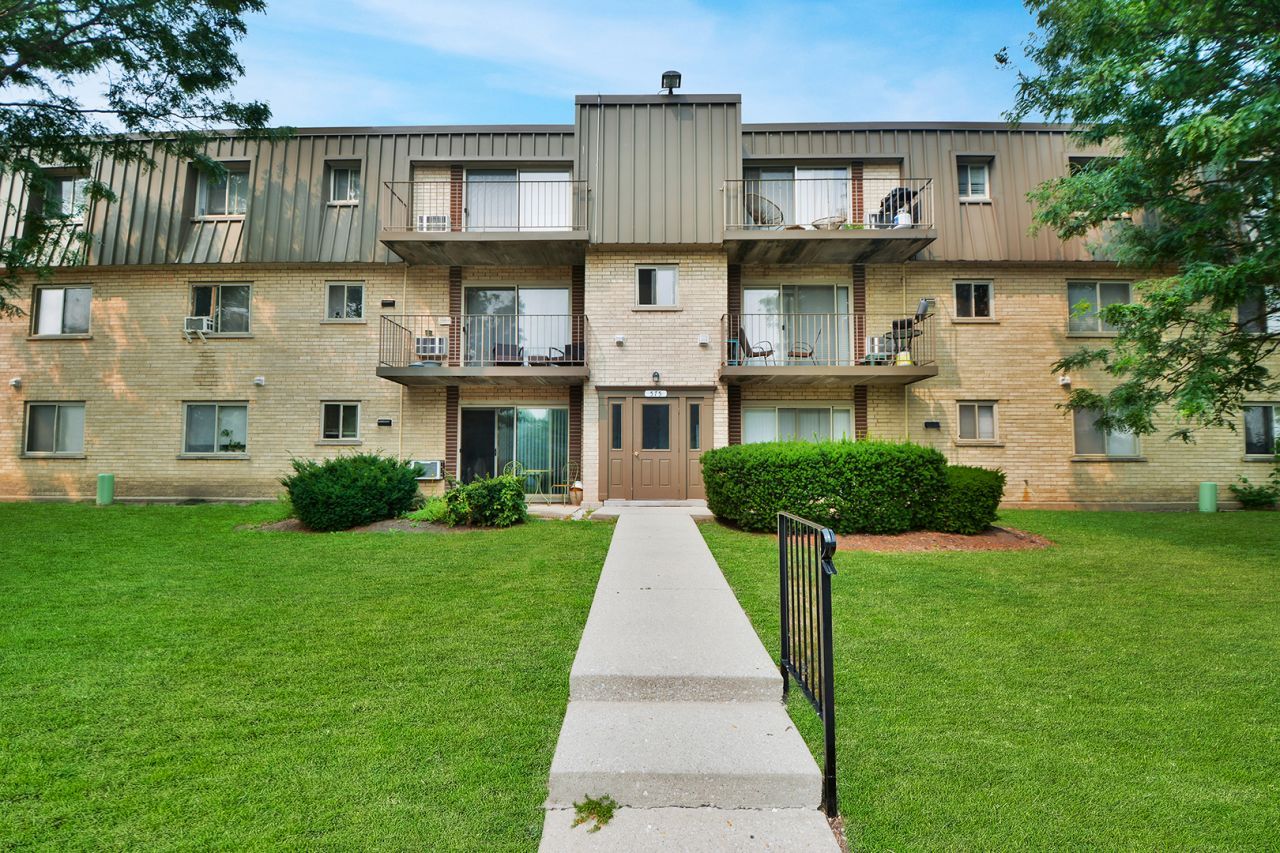 575 Fairway View Drive , Unit 3H, Wheeling, IL 60090 Main Photo