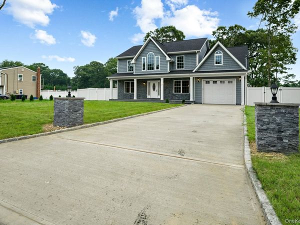 37 Pentmoor Drive, Mastic, NY 11950