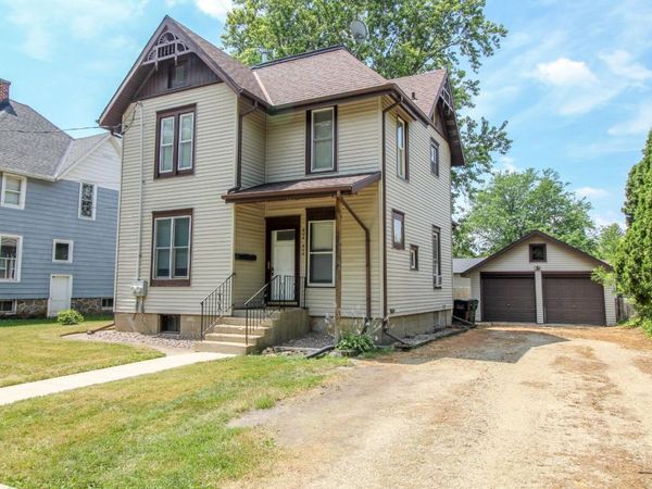 404/406 Grove St, Fort Atkinson, WI 53538