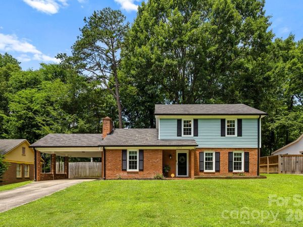 6435 Bridlewood Lane , Charlotte, NC 28215