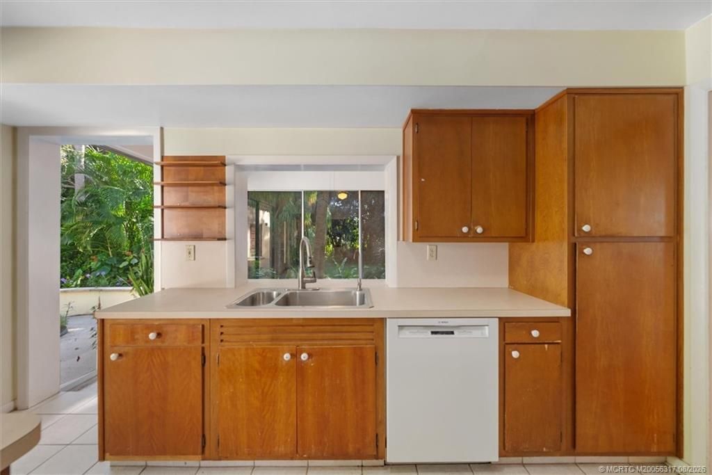 24 N Via Lucindia, Sewalls Point, FL 34996 Photo