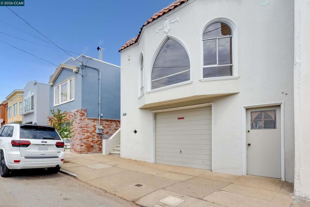 130 Woolsey St, San Francisco, CA 94134 Main Photo