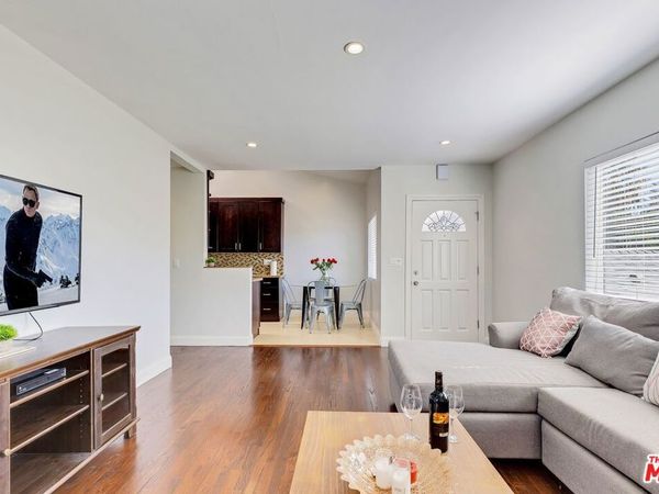 4411 IRVINE Avenue , North Hollywood, CA 91602