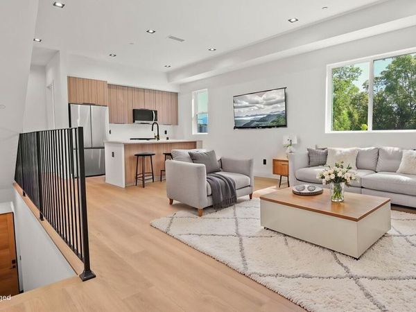 10842 Peach Grove Street , Unit A, North Hollywood, CA 91601