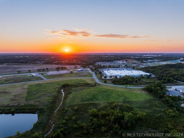 5 S 272nd East Avenue , Coweta, OK 74429