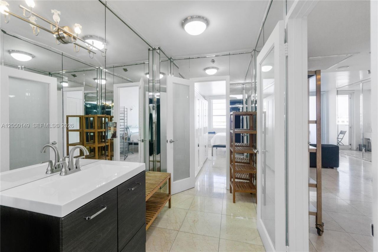 100 Lincoln Rd , Unit 1020, Miami Beach, FL 33139 Photo