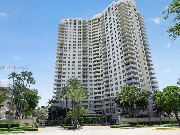 19501 W Country Club Dr , Unit 2401, Aventura, FL 33180