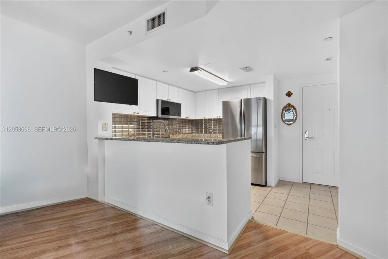 19501 W Country Club Dr , Unit 2401, Aventura, FL 33180 Photo