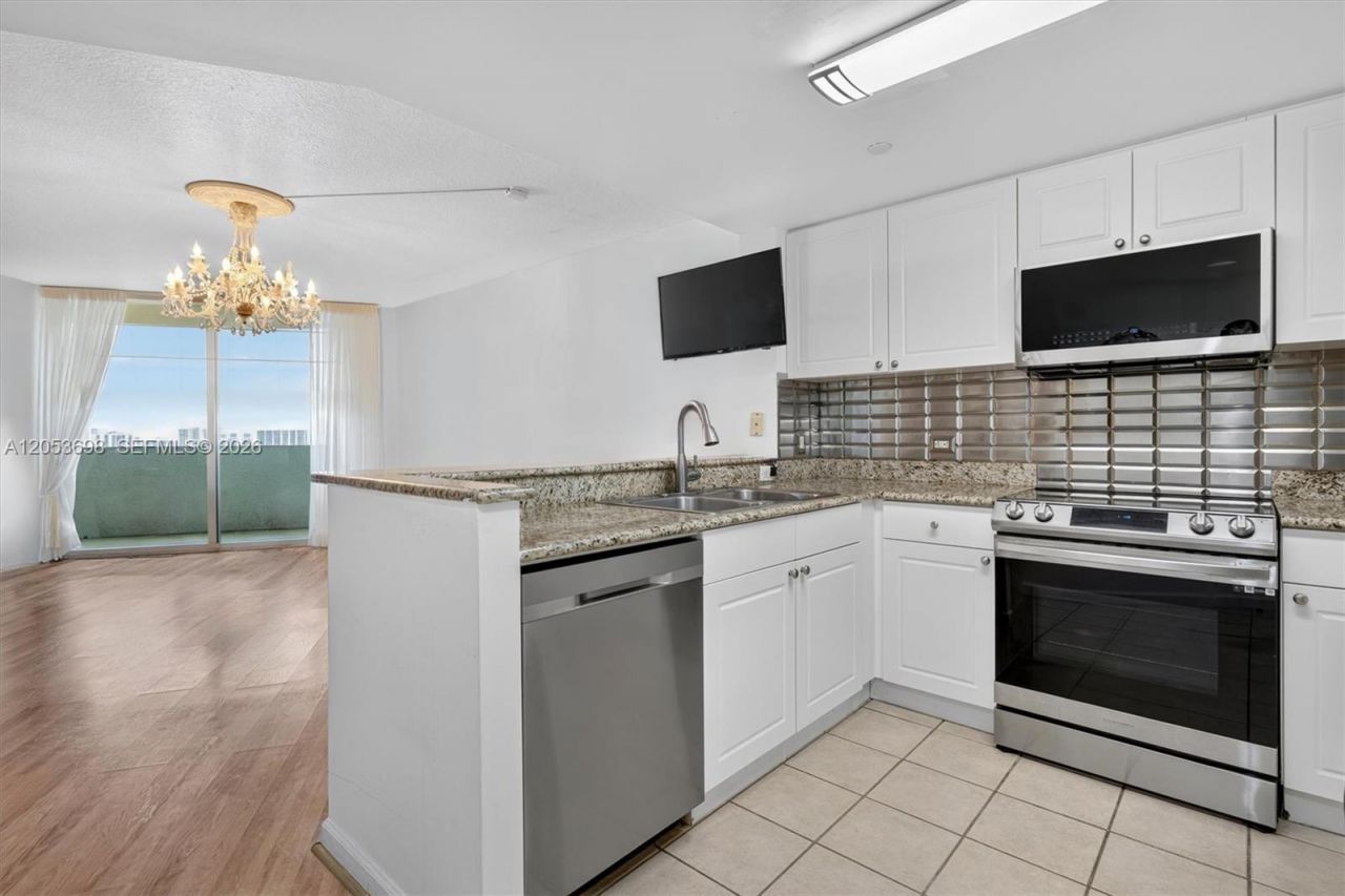 19501 W Country Club Dr , Unit 2401, Aventura, FL 33180 Photo