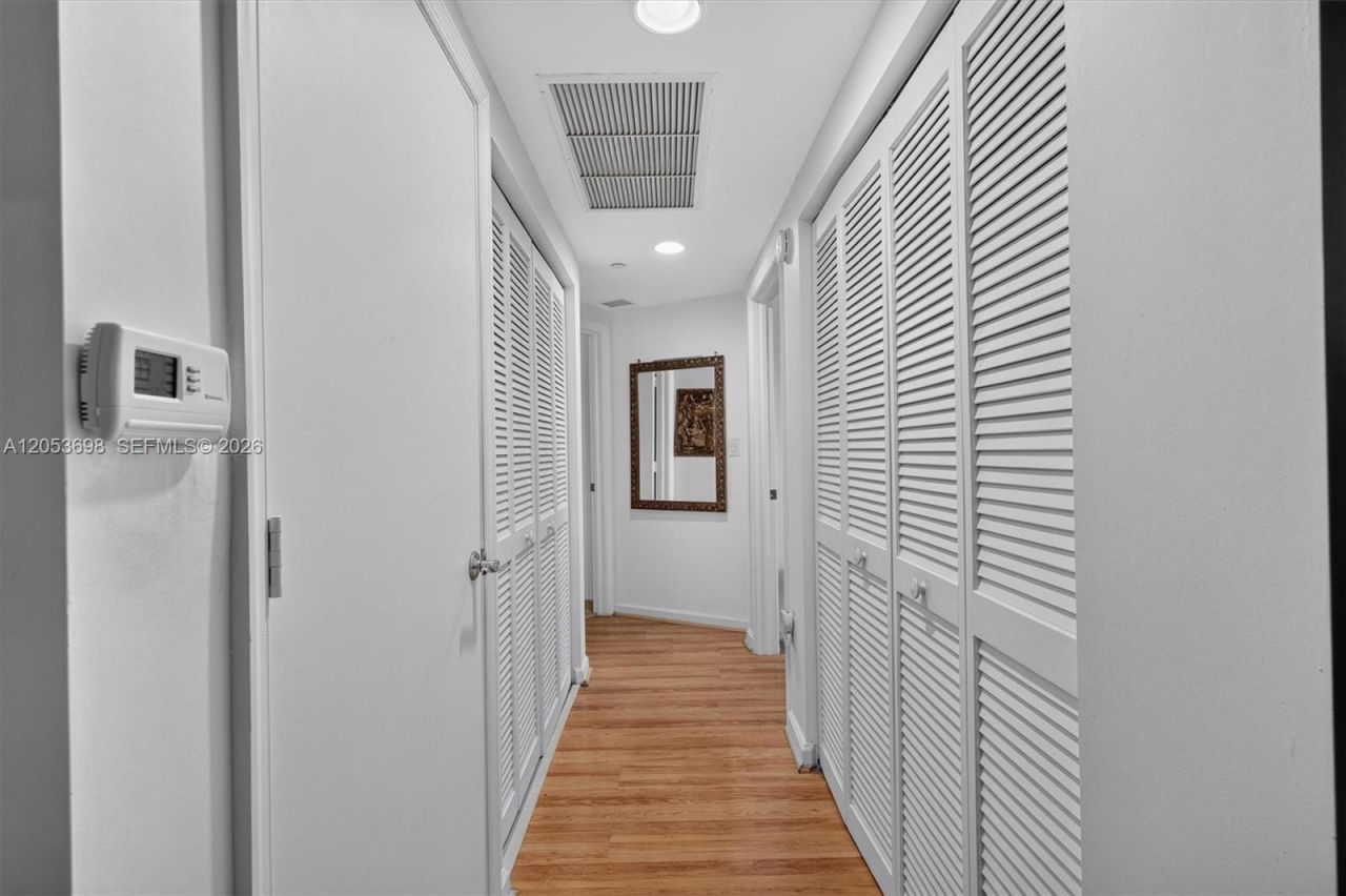 19501 W Country Club Dr , Unit 2401, Aventura, FL 33180 Photo