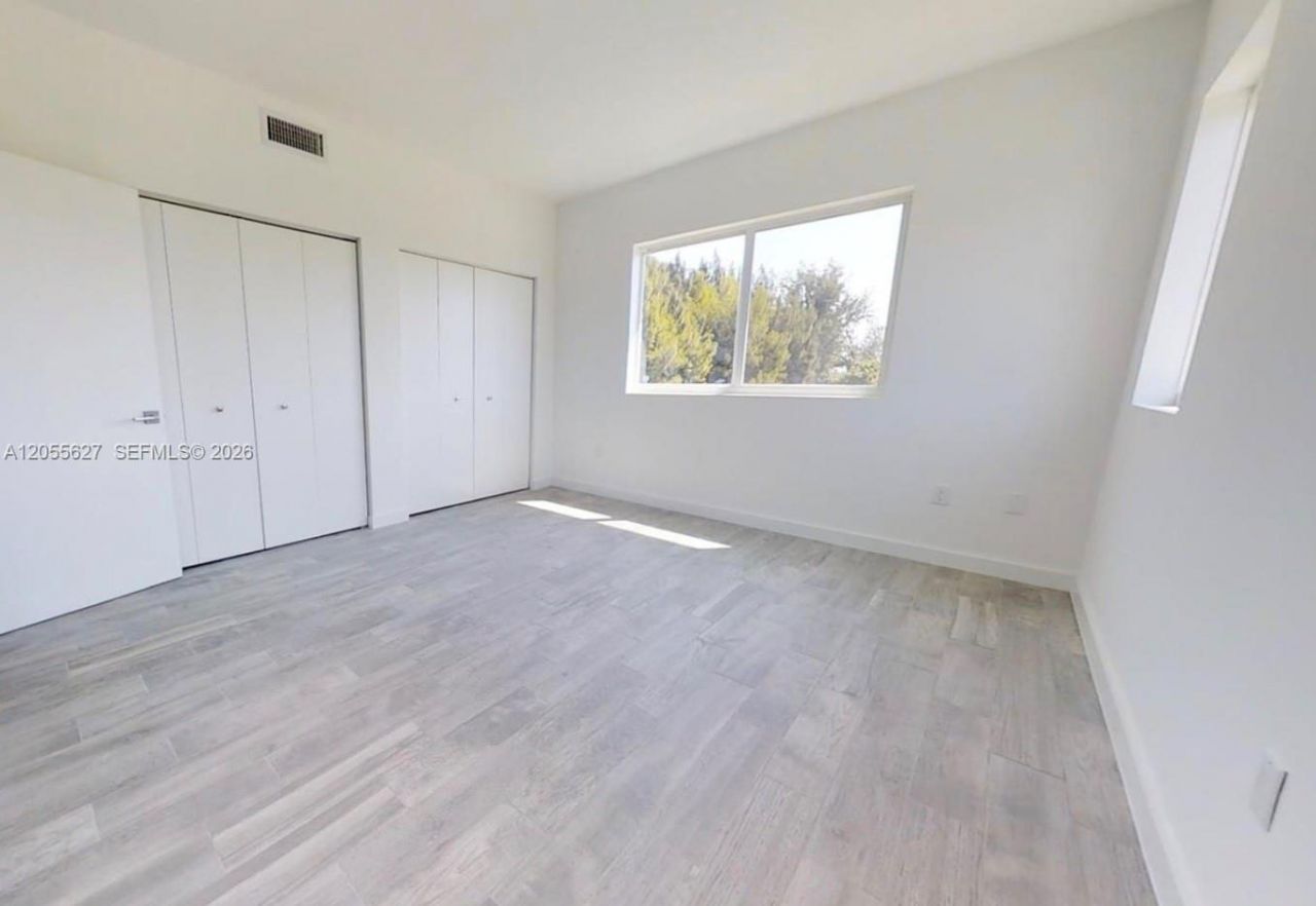 321 S Shore Dr, Unit 12, Miami Beach, FL 33141 Photo