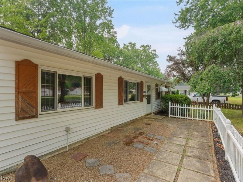 7365 Chennault Drive, North Ridgeville, OH 44039 Photo 2