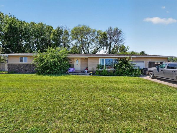 1002 S Market Street , Lake Park, IA 51347
