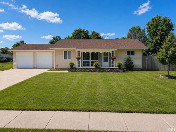 1207 Manchester Drive, South Bend, IN 46615