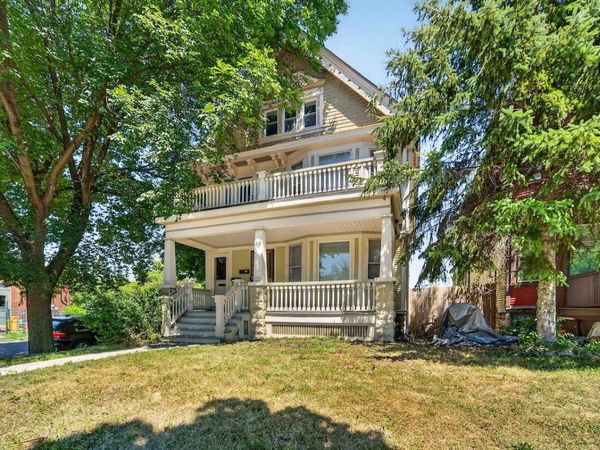 3330 W Mckinley BOULEVARD, Milwaukee, WI 53208