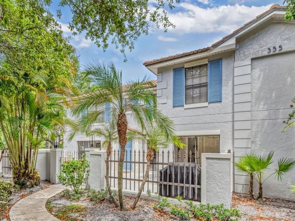 355 Prestwick Circle, Unit 4, Palm Beach Gardens, FL 33418