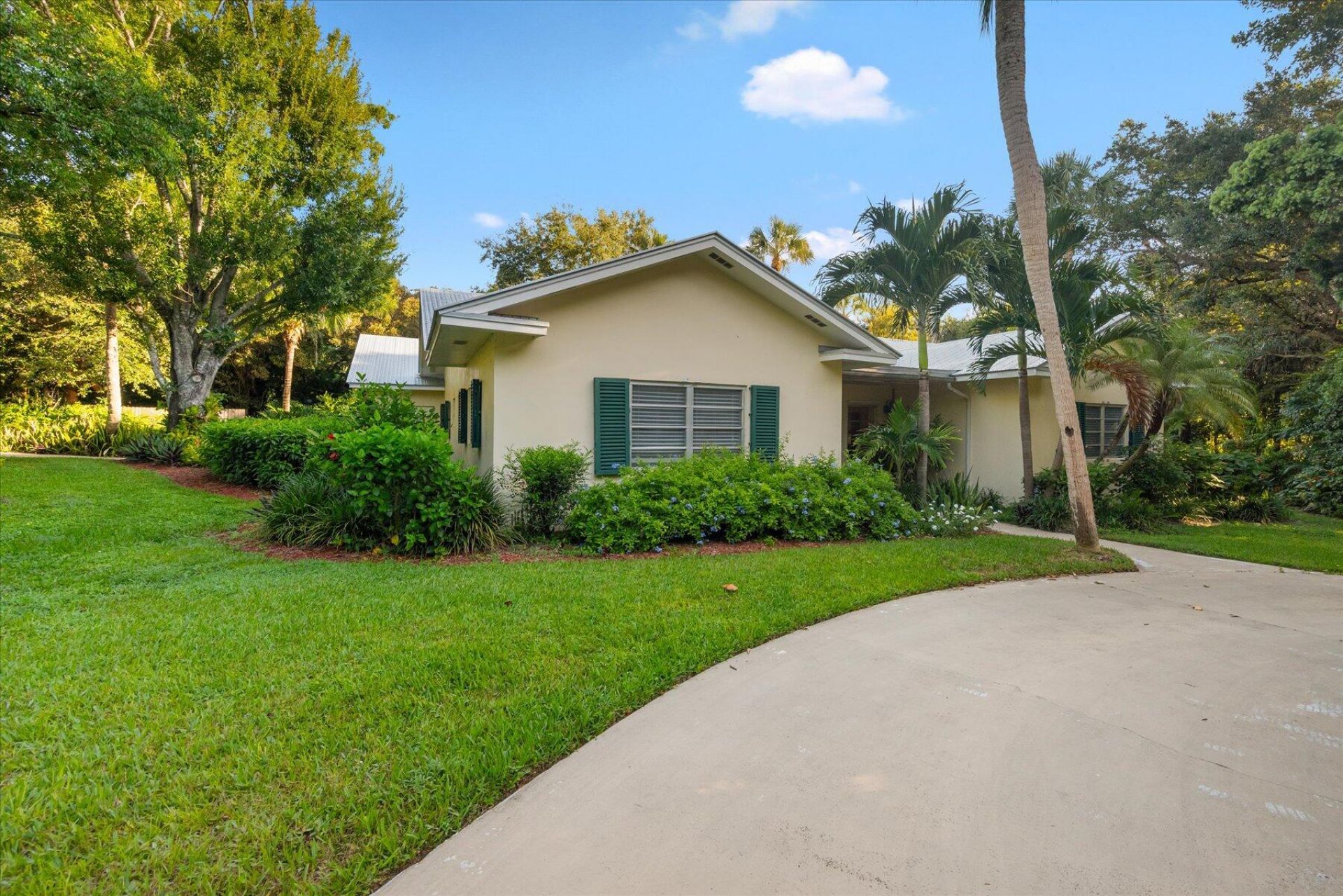 24 N Via Lucindia Drive N, Sewalls Point, FL 34996 Photo