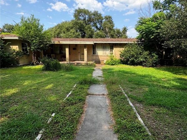 803 Lawndale Avenue , Victoria, TX 77901