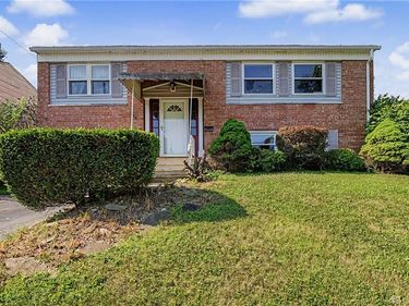 334 Ellenwood Drive, West Carrollton, OH 45449
