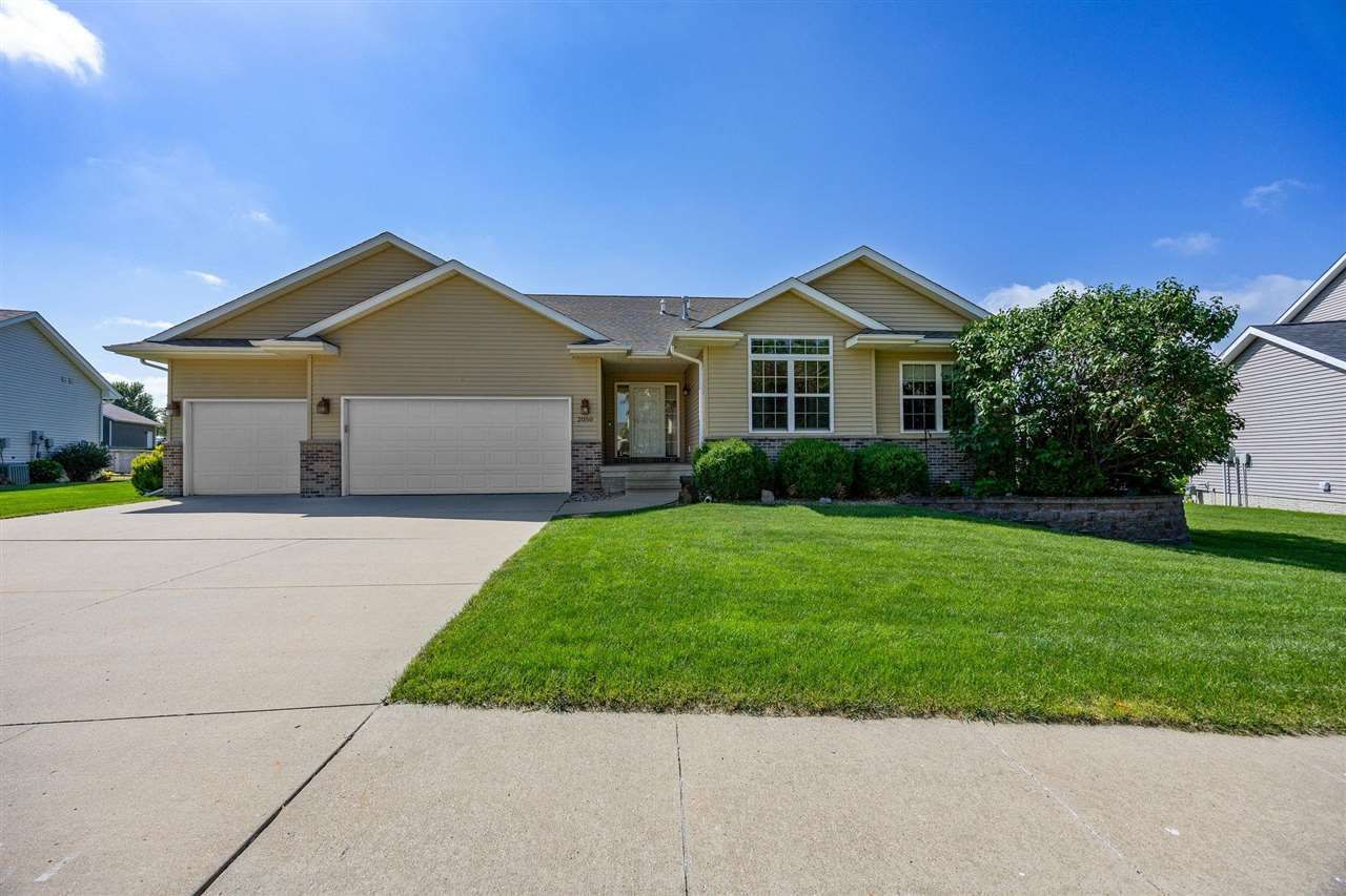 2050 Hillside Dr, Ely, IA 52227 Main Photo