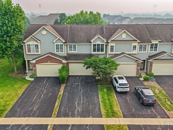1284 West Lake Drive , Cary, IL 60013
