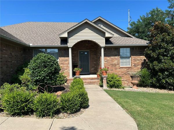 2805 N Louisville Avenue , Russellville, AR 72802