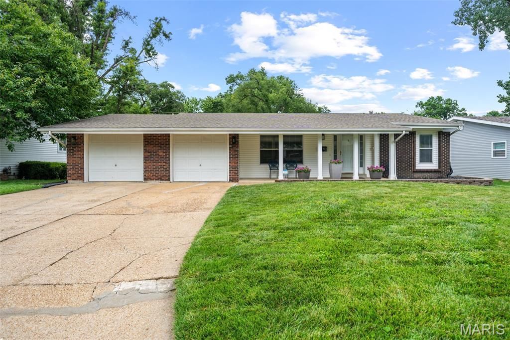 751 Carriage Lane, Hazelwood, MO 63042 Main Photo