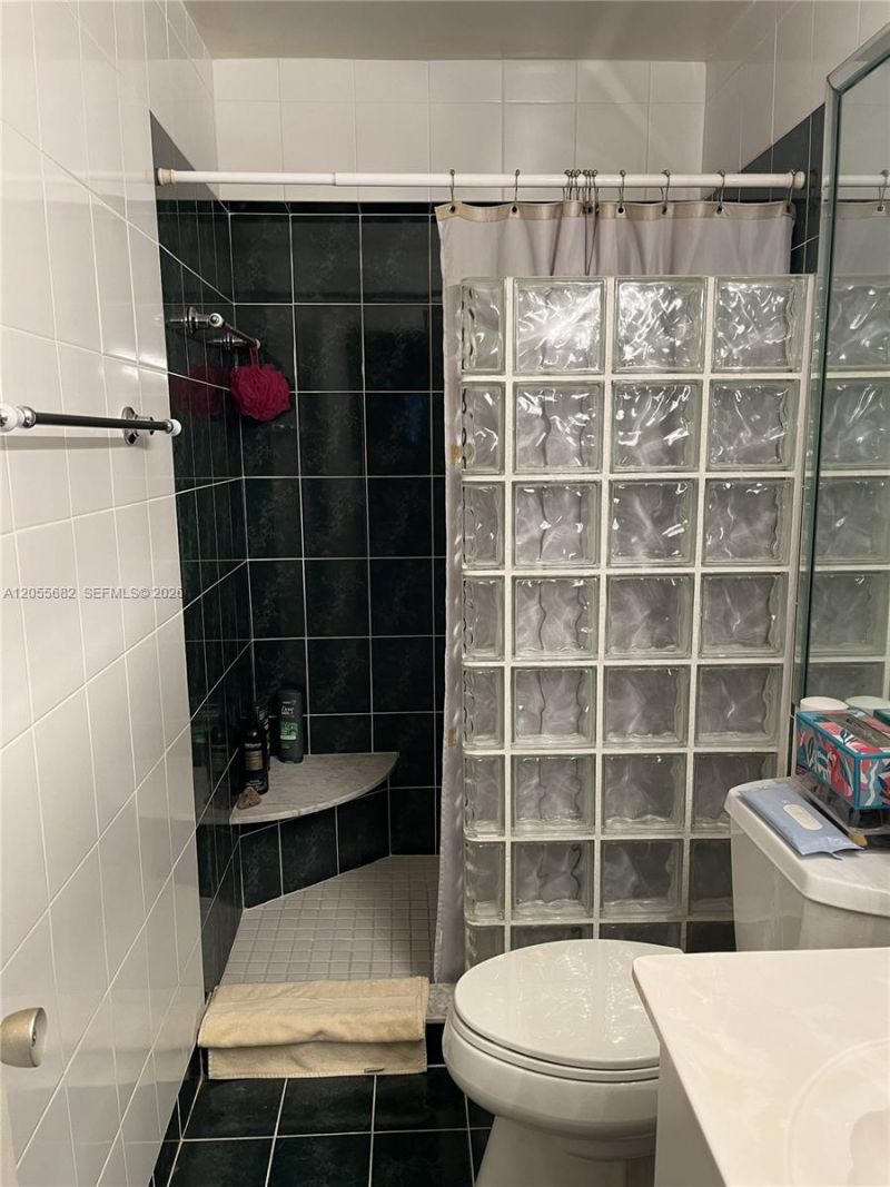 120 Golden Isles Dr , Unit 44B, Hallandale Beach, FL 33009 Photo