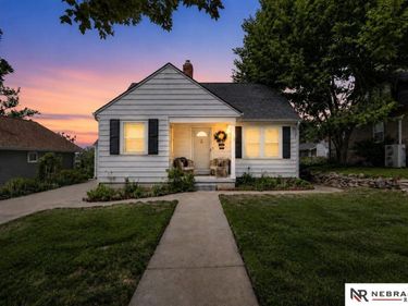 2122 S 40th Street, Omaha, NE 68105