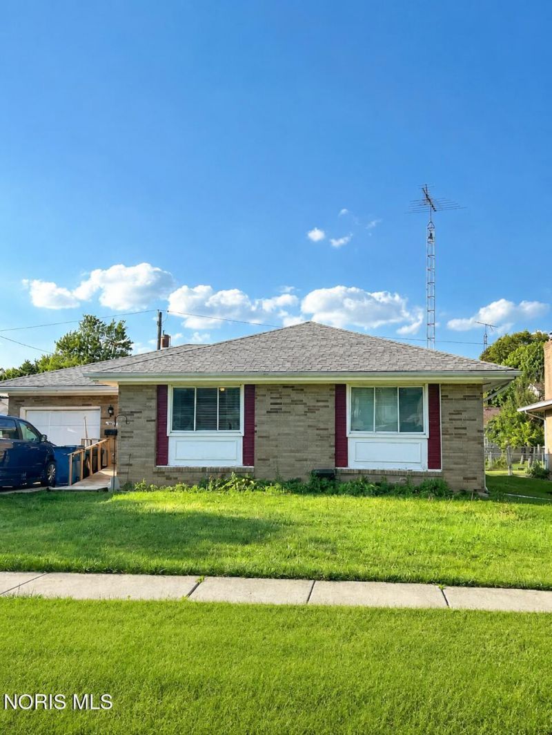 3309 Cromwell Drive, Oregon, OH 43616 Main Photo