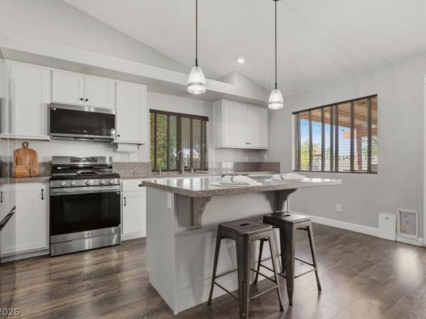 5528 Rock Creek Lane , Las Vegas, NV 89130