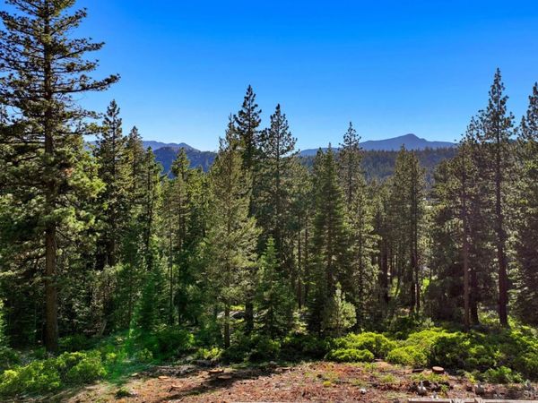 1952 Apalachee Drive, South Lake Tahoe, CA 96150