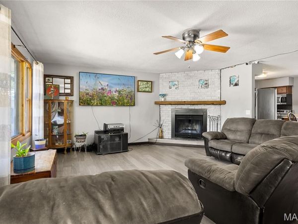 59 Oak Hill Road , Eldon, MO 65026