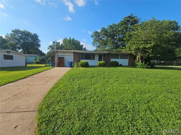 1721 Emery Drive , St Louis, MO 63136
